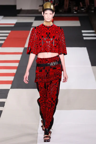 Look 3